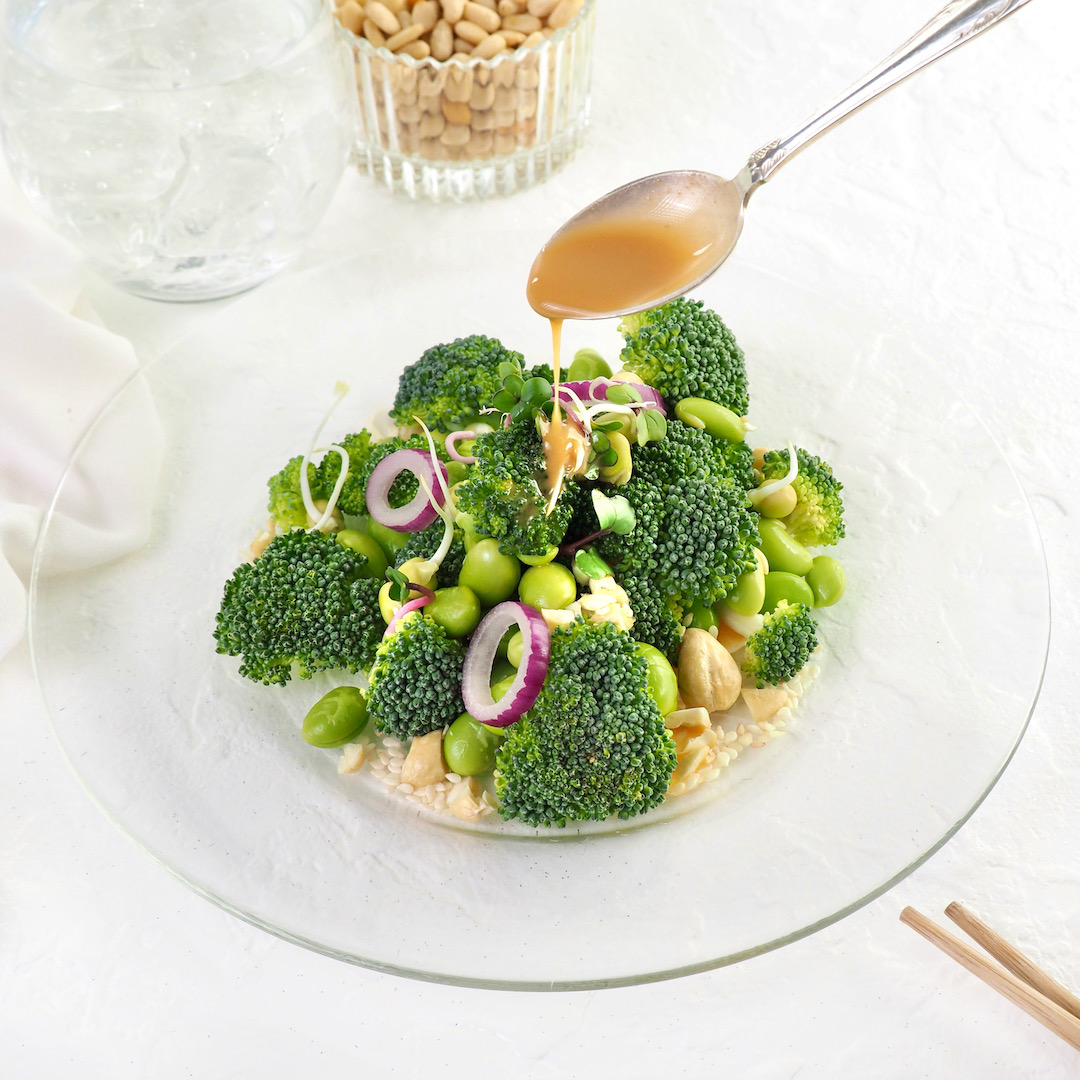 Asiatisk Broccolisalat med Ærtespirer