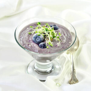 Blåbærsmoothie med økologiske Kløverspirer