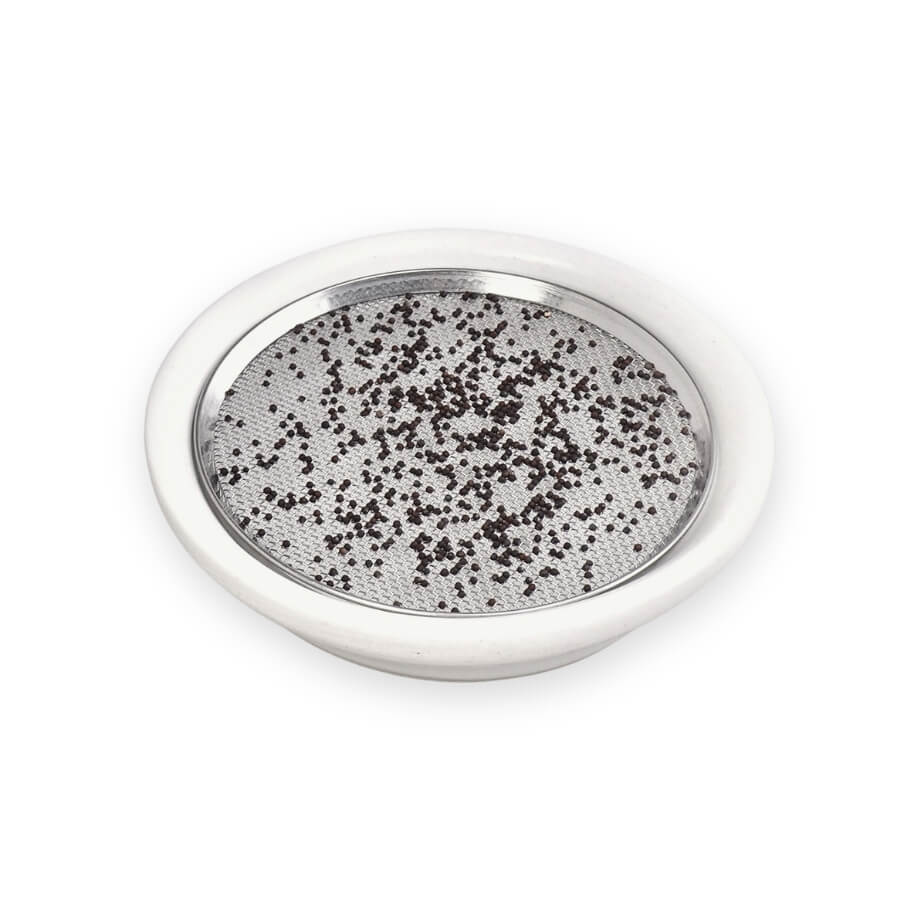 Fordel frø på si i keramik spireskål