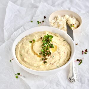 Hummus med squash og radisespirer