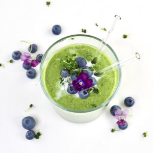 Broccolispirer smoothie med blåbær
