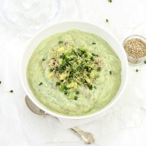 Broccolispirer i chiasmoothie med avocado